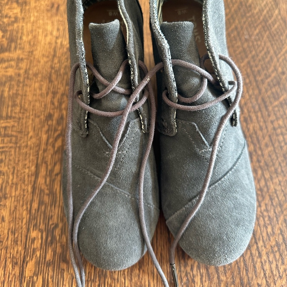 Toms Grey suede ankle boots with a boho vibe #ankleboots